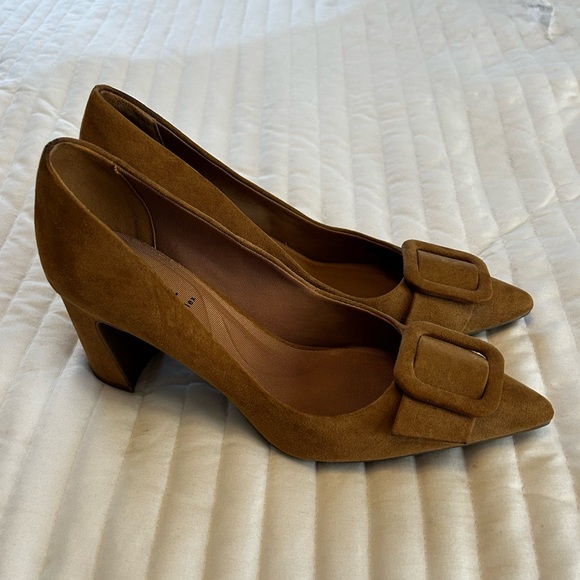 Anne Klein Tan Pumps - Picture 5 of 6